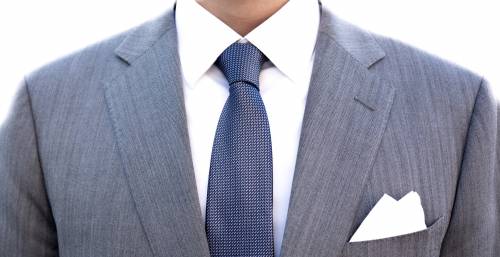 Stringere troppo la cravatta può provocare problemi