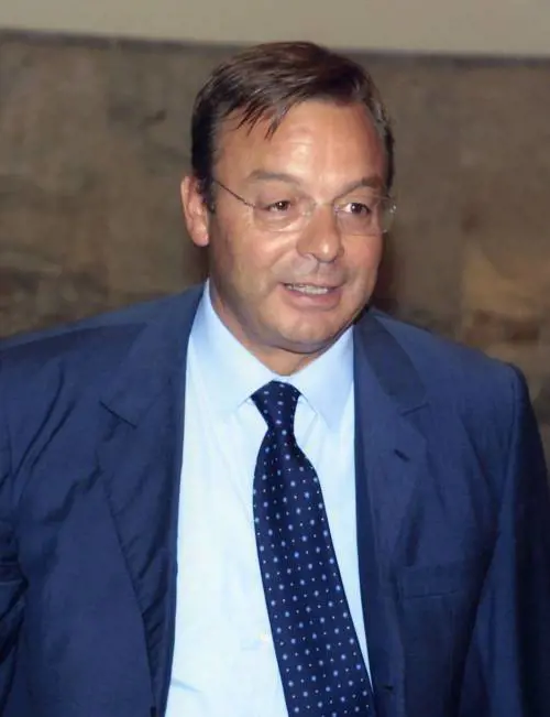 Zona rossa, proiettili agli industriali