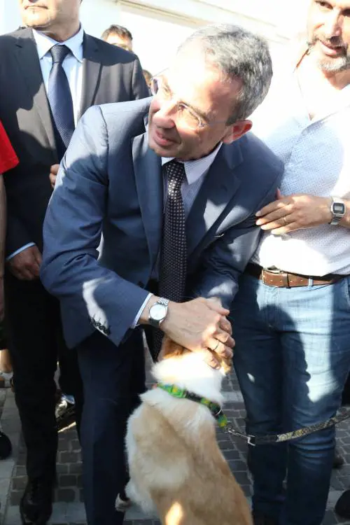 Rifiuti in mare, il ministro Costa (in vacanza) fa multare i turisti 