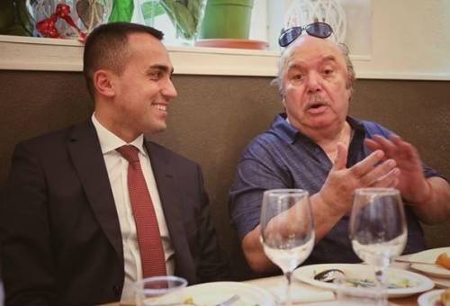 Di Maio fa il "comico": dopo la libidine di Calà ecco la pausa pranzo con Banfi