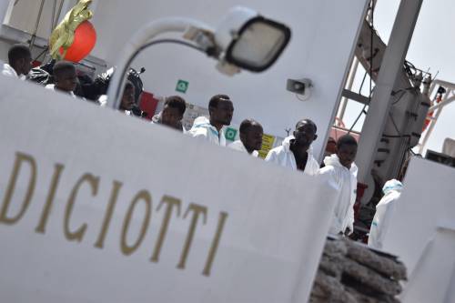 Migranti, Diciotti a Lampedusa. Ma Salvini non indica porto di sbarco