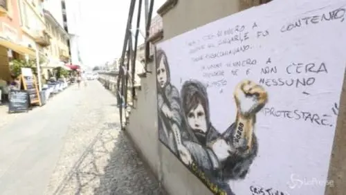 Censimento rom, murale di protesta a Milano contro Matteo Salvini
