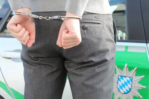 Picchia e minaccia con coltello l'ex: bulgaro arrestato a Napoli 