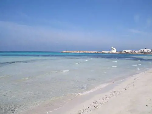 Salento, turista muore per un malore dopo un tuffo a mare