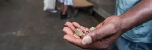 Ghanese molesta clienti di un supermercato: rispedito in Africa
