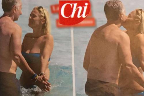 Paolo Bonolis e la moglie infiammano Formentera: i baci sono più che passionali