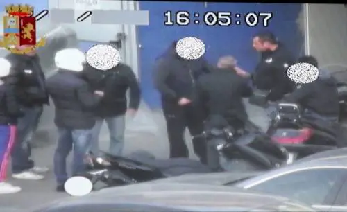 Stop a bande e spaccio. Anche un poliziotto a libro paga dell'ndrine