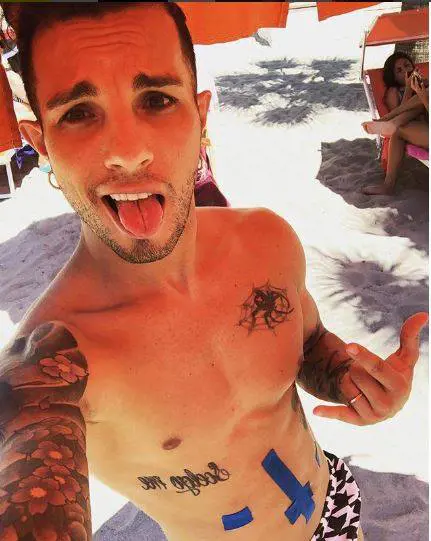 Marco Carta rivela: "Sono omosessuale dalla nascita"