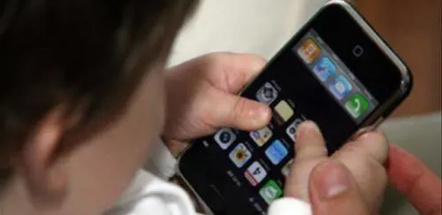 Occhio allo smartphone: ecco quelli che emettono più onde elettromagnetiche