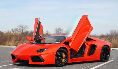 Eredita una casa dal nonno e trova una Lamborghini da 500 mila dollari