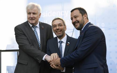 Salvini e il patto con Germania e Austria: "Asse dei volenterosi per fermare gli immigrati"