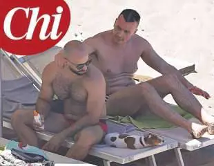 E Conte risentito invoca la censura per le foto del suo portavoce omosessuale