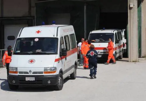 Nola, 32enne risucchiato da macchina su cui stava lavorando