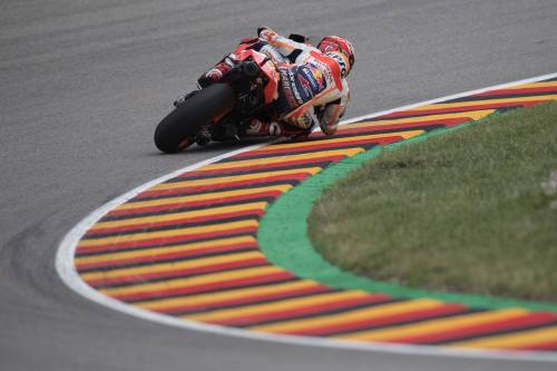 Motogp, Sachsenring: pole di Marquez davanti a Petrucci e Lorenzo