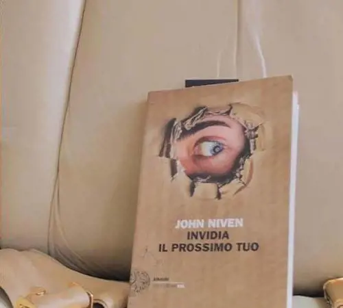 Sonia Bruganelli provoca: "Invidia il prossimo tuo"