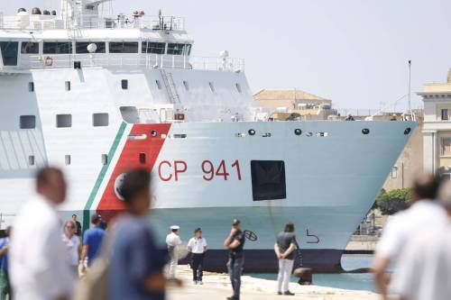 "Così una 'nave fantasma' di Malta ha scortato i migranti verso Italia"
