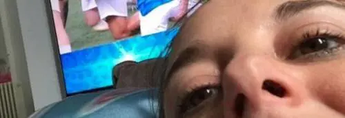 Toffa, selfie "mondiale" sui social:  immortala un dettaglio esilarante