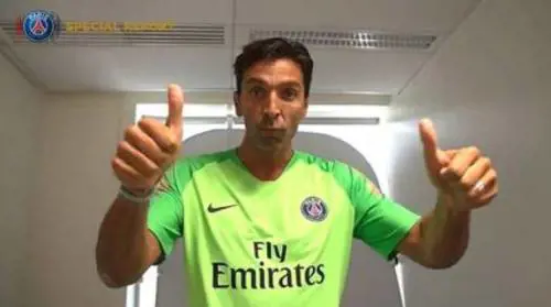 Buffon, debutto flop sotto la Tour Eiffel: causa rigore e prende 2 gol