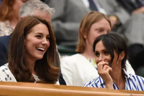 "Una cicatrice sulla testa di Kate" I paparazzi svelano il suo segreto