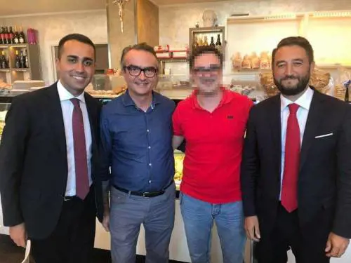 Preso Giuseppe Corona, il tesoriere della mafia. Su Fb mostrava Di Maio nel suo bar 