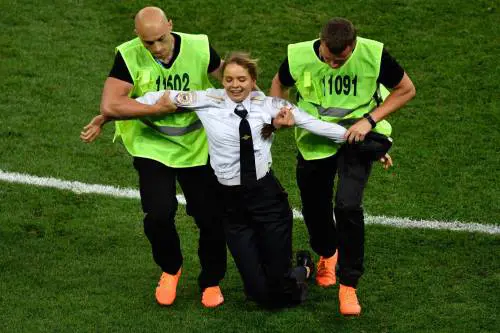 Putin grazia le Pussy Riot: niente Siberia, solo multa e daspo