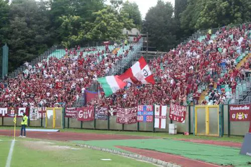 La Reggiana fallisce: le lacrime di un anziano tifoso fanno il giro del web