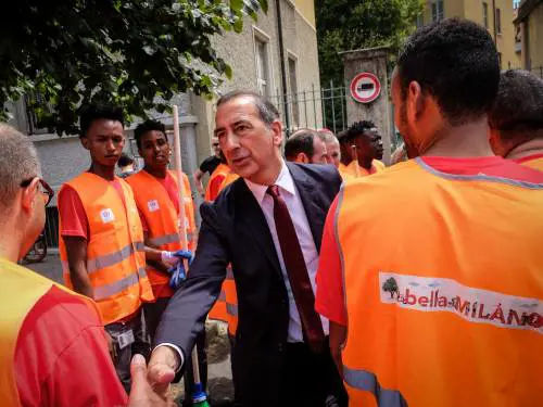 Periferie nel degrado? Ora Beppe ​Sala arruola i profughi