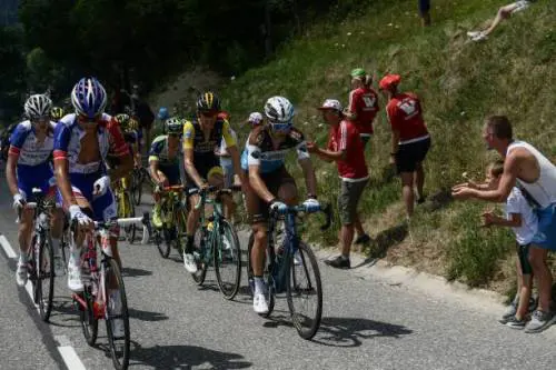 Gli organizzatori: "Tifosi incoscienti"