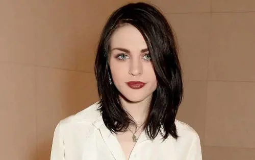 Frances Bean: "Mio padre Kurt Cobain contro la politica americana"