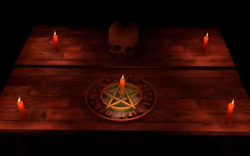 Fanno a pezzi la madre per un rito satanico: arrestati tre fratelli