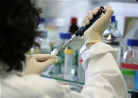 Virus dell'Aids eliminato dai topi grazie a tecnica che taglia e incolla Dna