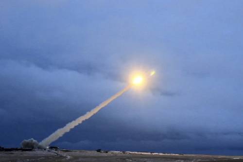 Allarme ai confini Nato. Mosca prepara il Burevestnik, missile atomico con gittata illimitata: cos'è e cosa può fare