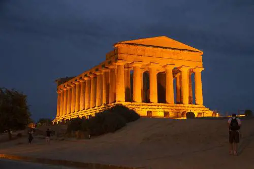 Dalla Valle dei Templi il passato dialoga con l'arte