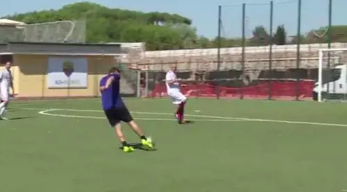 Totti segna il gol dell'anno: destro magico e palla nel sette