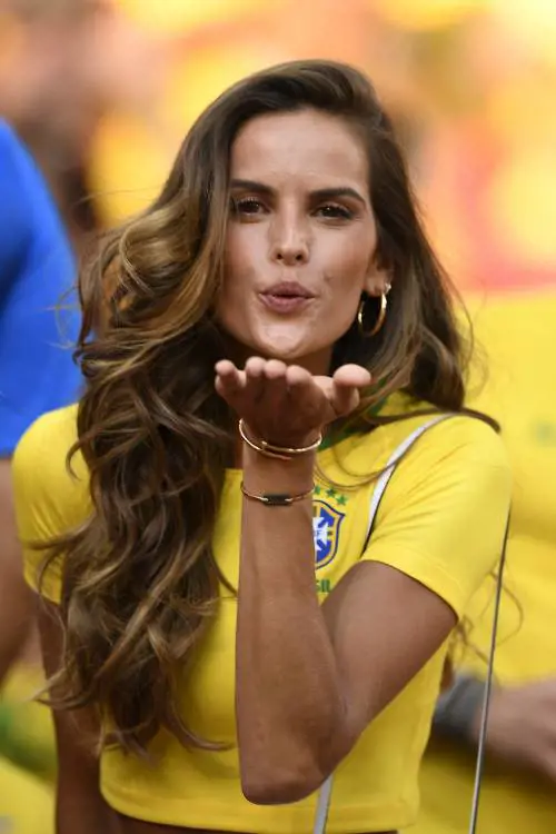 Izabel Goulart, Katy Perry e Diana Villas Boas: le star sexy del salto della corda