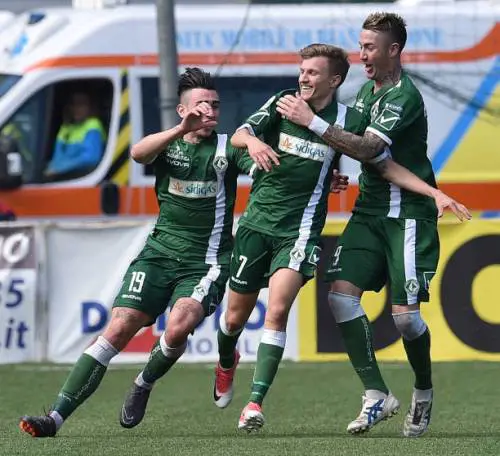 Serie B, l'Avellino attende il responso sul ricorso. Cento tifosi davanti al Coni