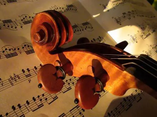 Rachmaninov "d'acciaio" e le "vernici" di von Karajan. Ecco le note di Bortolotto