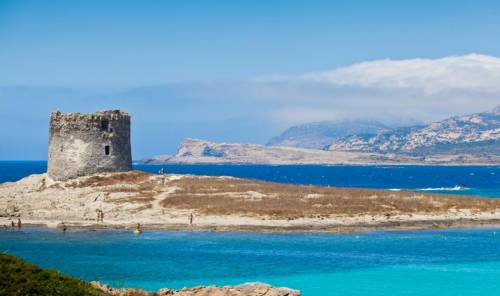 Dipendente pubblico in malattia fa la guida turistica in Sardegna