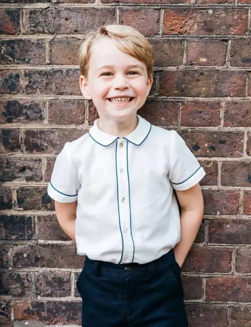 Sorriso e sguardo furbetto, ​George compie 5 anni
