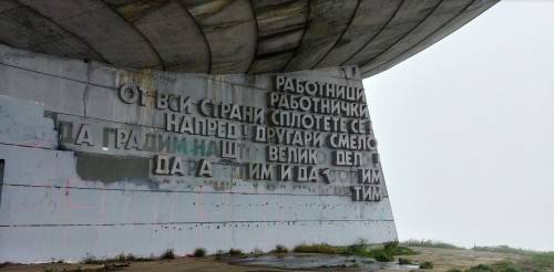 Quella cattedrale del comunismo abbandonata nel cuore dei Balcani