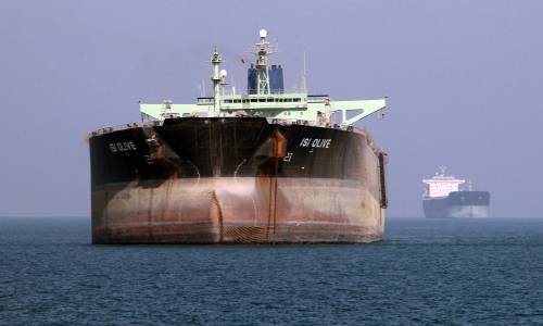 Petrolio, l'Iran minaccia gli Usa: vuole bloccare il Golfo Persico