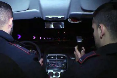 Carabiniere e guardia giurata travolti sulla strada