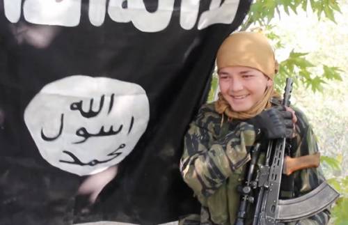 Un bambino è il nuovo testimonial dell'Isis per reclutare giovani kamikaze