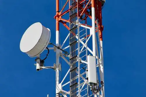 Busto Arsizio: minaccia di buttarsi dalla torre Telecom 