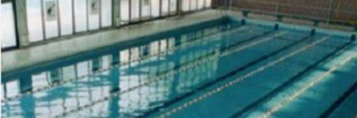 Nuoro, bimbo di quattro anni rischia di annegare in piscina