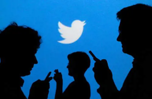 L'uccellino becca i politici Scatta la censura di Twitter
