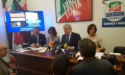 Forza Italia contro il dl Dignità. Ma l'alleanza con la Lega nelle Regioni non è in discussione