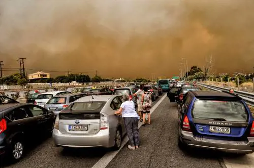 Incendi in Grecia, le storie dei sopravvissuti