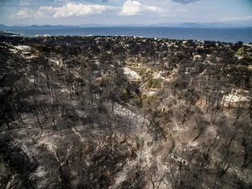 Grecia in fiamme: interi paesi distrutti dal fuoco