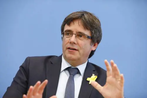 L'Ue toglie l'immunità a Puigdemont e ai ribelli. La rabbia dei catalani